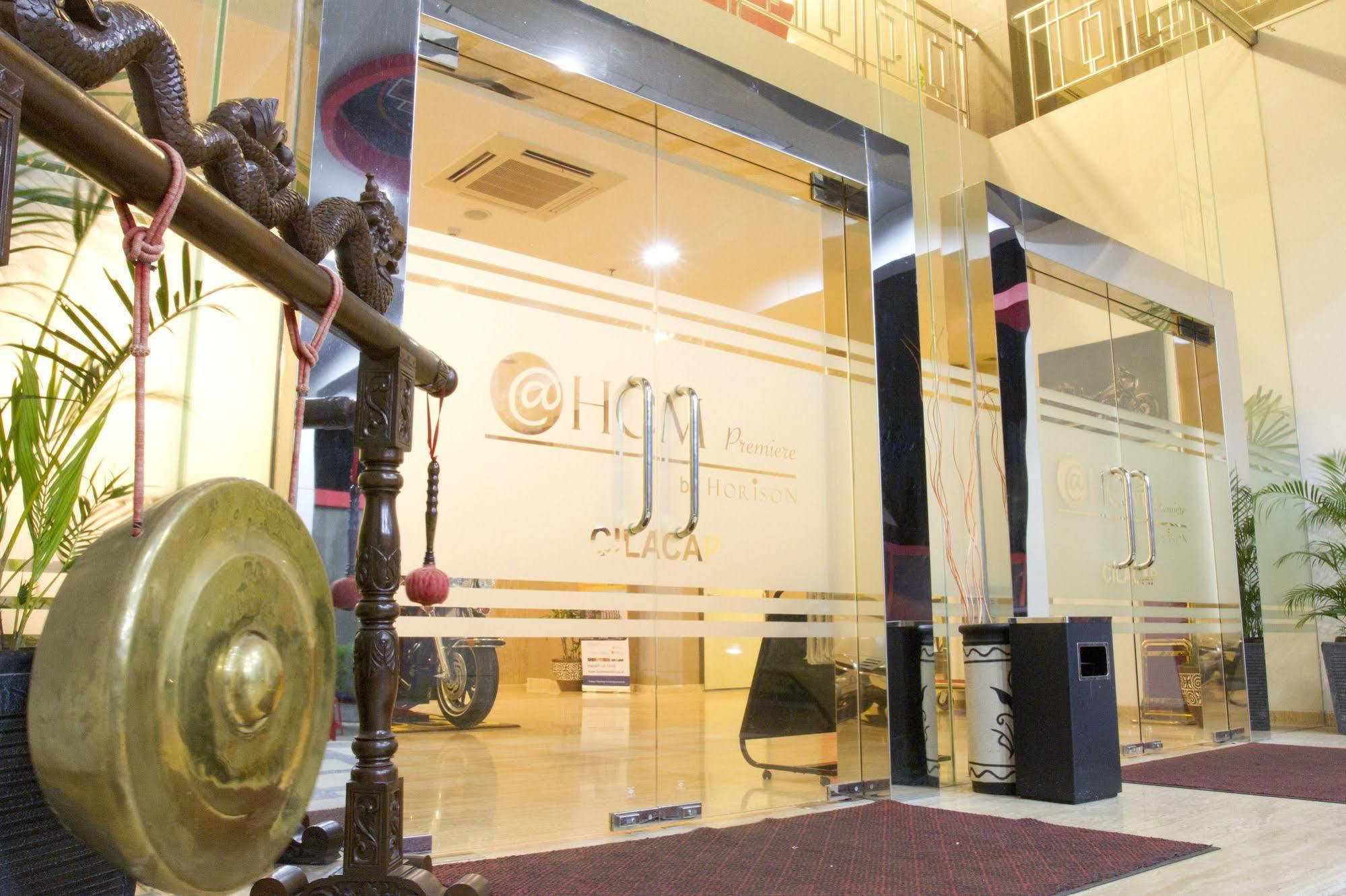 @Hom Premiere Cilacap Exterior photo